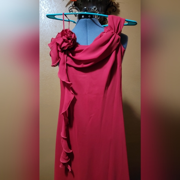 Red formal length drop sleeve dress - Picture 2 of 6